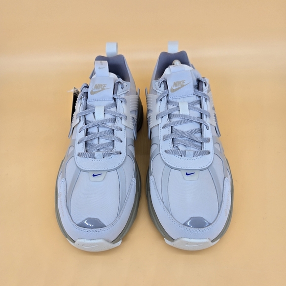 New Nike V2K Run GORE-TEX Women's Waterproof Shoes Size 10 - Picture 2 of 8